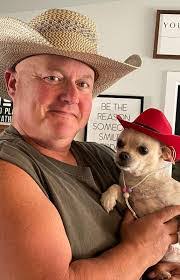 Billy Dollarhide's Instagram, Twitter & Facebook