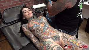 Tattoo chick porn