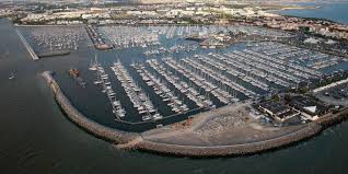 Entrée sur cuisine, salon séjour. Extension Du Port Des Minimes De La Rochelle Retour En Images Sur Un Projet Vieux De