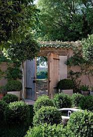 gate http thegardendecorationsaz blogspot com haus und garten garten mediterraner garten