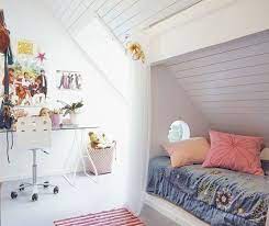 The hardwood wooden flooring and the rug is making the room look really attractive and energetic. 12 Ideas For Attic Kids Rooms Handmade Charlotte Bedroom Loft Loft Room Kid Room Decor