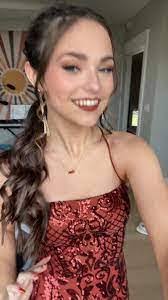 Hallie Sanford's Instagram, Twitter & Facebook