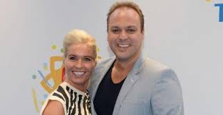 Born in rosendaal in 1973, bauer gained fame in 1991 for appearing on the dutch television show all you need is love. Who Is Frans Bauer Dating Frans Bauer Girlfriend Wife