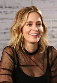 50 Celeb Hairstyles You Ll Want To Copy Emily Blunt Blunt Hair Blunt Haircut