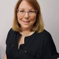 Leslie Gooch's Instagram, Twitter & Facebook