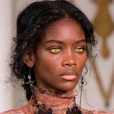 Makeup for fair skin, brown hair, and green eyes. Faces Minimalarchive Sourc Beautiful Eyes Pretty Face African Beauty