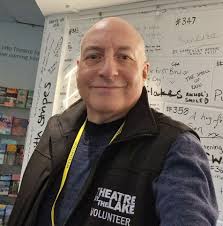 Does anyone know of a hotel by the theatre for Mike's last gig in November? 