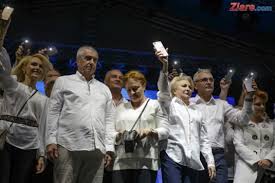 Circa 130.000 de participanti au lasat munti de gunoaie in urma. Mitingul Psd Circa 130 000 De Participanti Au Lasat Munti De Gunoaie In Urma Rezist Proiectat Pe Guvern In Timp Ce Vorbea Dragnea Mobile