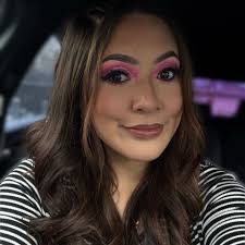 Can anyone recommend a makeup artist? Needed for a last minute appointment  this Saturday morning 🙏🏻🙏🏻🙏🏻🙏🏻 💁🏻‍♀️