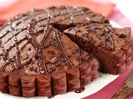 Come Preparare La Torta Kinder Bueno Con Una Base Al Cioccolato E Deliziosa Crema Di Mascarpone E Kinder Facile E Buonis Torte Cioccolato Torta Al Cioccolato
