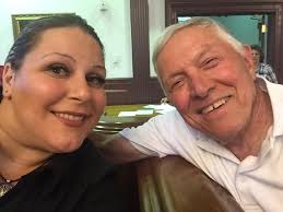 Hold up, let me take a selfie 😂😭