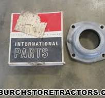 New Old Stock Final Drive Axle Seal Retainer Plate for IH Farmall 140, 130,  100 Tractors, 362776R11