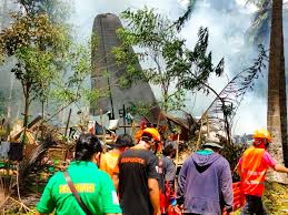Tras dos accidentes donde murieron 346 personas, la agencia abre el camino para que más reguladores nacionales sigan el ejemplo y las líneas aéreas restituyan el modelo a sus horarios. Accidente Aereo Ultimas Noticias Videos Y Fotos De Accidente Aereo Univision