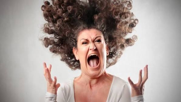 Bốc hỏa tuổi mãn kinh kéo dài 14 năm có bất thường