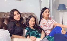 Drama ini ditayangkan di ntv7 mulai 2 oktober 2018. Slot Akasia Seadanya Aku Azlee Khairi Dan Zara Zya