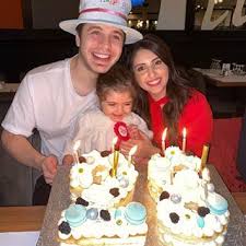 Anas Marwah انس مروة Anasmarwah Instagram Photos And Videos Mickey Mouse Wallpaper Youtubers Cute Couples
