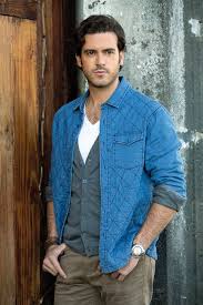 Por fin hoy se estrena mirreyesvsgodinez no se la pueden perder!!! Pablo Lyle Mexican Actor Actor Mexicano Menswear Fashion Nice Dresses