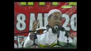 Ketika orang junub di malam hari ramadhan, baik karena mimpi basah maupun karena hubungan badan, atau karena onani, kemudia belum mandi hingga masuk subuh, apakah puasanya sah? Senyum Power Hukum Bogel Ketika Mandi Wajib Ustaz Azhar Idrus