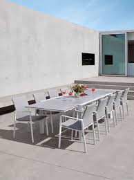 rechthoekig uitschuifbare tafel met wit aluminium frame en een glazen tafelblad met keramische toplaag kleur blad lichtgr tuintafels tafel afmetingen lounges