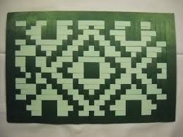 Sebagai langkah awal, anda bisa mulai belajar menganyam dengan benang sepanjang 30 cm. Beberapa Koleksi Hasil Anyaman Kertas Part 2