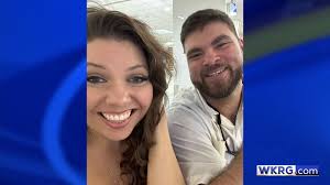 Dad and soon-to-be stepdad share sweet moment with young daughter in viral  photo