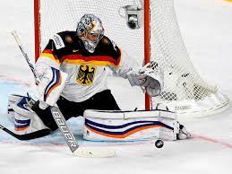 Laut iihf gibt es in deutschland derzeit knapp 21000 registrierte spieler, womit weltweit der 9. Deutsche Eishockey Nationalmannschaft Schlagt Die Usa Mit 2 1 Eishockey Badische Zeitung