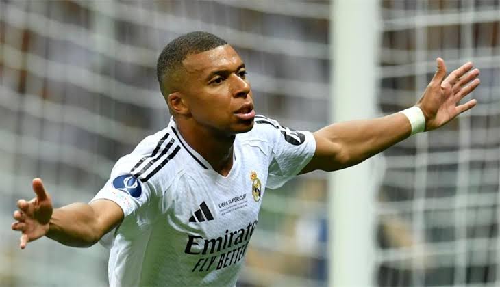 ريال مدريد يتصدر الدوري الإسباني بالفوز على لاس بالماس