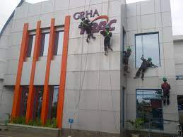 Info loker operator produksi yang selalu update. Begini Kerja Gondola Dan Cleaning Pt Esensi Indonesia Facebook