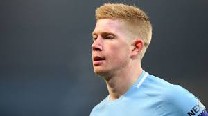 The otamendi haircut is a short textured crop with a mid to high skin fade on the back and sides. De Bruyne Commits To Manchester City Until 2023 Thescore Com