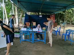Hidup bersama dalam masyarakat sangat penting karena tuhan menciptakan manusia untuk saling melengkapi, saling membantu, dan saling menyayangi. Pilihan Ketua Rt Saat Jabatan Jadi Sesuatu Yang Justru Dihindari Kumparan Com