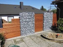 Glasbausteinwand Verkleiden Mit Holz Und Gabionen Bauanleitung Gartenpoolklein Gartenpool Gartenpoolideen Fence Design Glass Blocks Wall Building A Fence