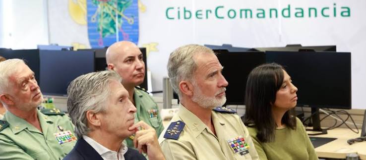 Casa Real: La imputada Mercedes González se empeña en acompañar al Rey a la CiberComandancia de la Guardia Civil en León