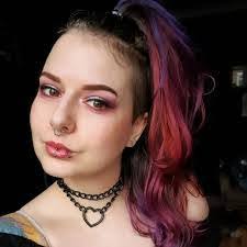 Lindsay Hancock's Instagram, Twitter & Facebook