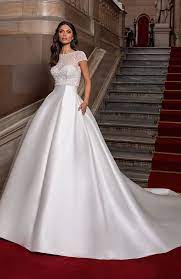 Da noi troverete un'ampia scelta di vestiti da cerimonia da donna per ogni occasione importante. Abito Sposa Modello Close Pronovias 2021 Le Mariage