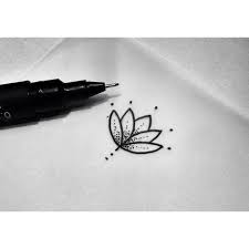 Le tatouage fleur de lotus peut être très belle. Coup De Coeur Petite Fleur De Lotus Dotwork Tatouage Point Minuscule Tatouage Tatouage De Lotus Tatouages Minimalistes