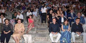 «νυνί δε μένει πίστις, έλπίς, αγάπη, τα τρία ταύτα μείζων δε τούτων η αγάπη. Olga Kefalogiannh Minws Matsas Xrysh Bardinogiannh Kwnstantinos Markoylakhs E3odos Gia Ta Zeygaria Sthn Epidayro Zwh Iefimerida Gr