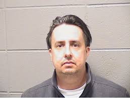 Former Chicago cop gets probation after pleading guilty to firing at  unarmed man while off duty, drunk