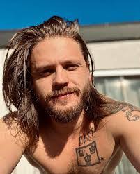 Austin Grant's Instagram, Twitter & Facebook