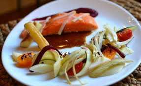 Saumon Basse Temperature Pommes Betteraves Et Salade Anisee Couteaux Tire Bouchons Recettes De Cuisine Recette De Plat Gastronomie
