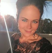 Hi guys can y'all do a favor for me and vote for me in Maxim CoverGirl  competition please. It will so much to me.