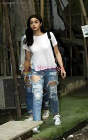 Alia Bhatt Spotted At Kromakay Salon In Juhu On 12th June 2018 Alia Bhatt Bollywood Photos Need to find a good salon for specialty treatments? hamara photos
