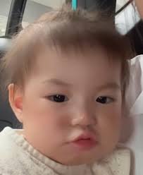 Chu chuu 😚😚 —— 𝑷𝒂𝒎 𝑭𝒂𝒎𝒊𝒍𝒚 ♡ My bias @longbeomap & @salimhwg =  @pamyeuoi ✨ #pamfamily #pampam #pamiuoi #bepam #salim #salimhwg #baby  #family #familyphotography #like #likesforlike #likefamily #babygirl  #cutebaby