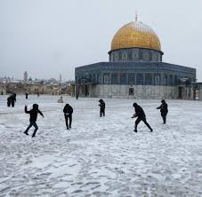 At least 163 palestinians and six israeli police officers have been hurt in clashes in jerusalem, palestinian medics and israeli police say. Seltenes Winterwetter Zum Ersten Mal Seit Jahren Schnee In Jerusalem Welt