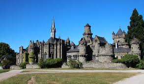 You can easily spend a leisurely day seeing the sights and exploring what this neighborhood has to offer. Ultimate 8 Castles Of The World Built For Ages