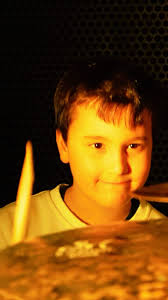 Öğrencimiz Mustafa Aras, efsane parça Eye of the Tiger'ı çalıyor!  🥁🔥Başarılarını keyifle takip ediyoruz. Sen de bizimle birlikte bateri  çalmak ve ritmini keşfetmek ister misin? 🎶 Detaylı bilgi ve kayıt için  DM'den