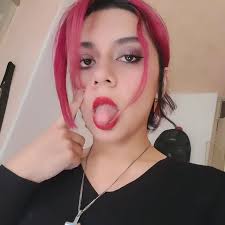 El consejo es: Háblalo con tu psicóloga, va a validar todo lo que sientes y  te va ayudar a entender porque va a "preferir" a su proveedor y padre,  alguien que, tal