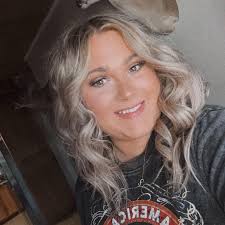 Anyone with their nipples pierced, how bad was the pain and who would you  recommend for a piercer? I'm wanting to get mine done and just want to be  prepared 😂 I