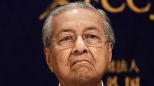 Mahathir mengatakan bahawa beliau mempunyai keturunan orang india (daripada bapanya) yang mempunyai kaitan dengan kerala, india, yang mana ibunya adalah orang melayu yang dilahirkan di kedah. Mahathir Mohamad Langgar Sop Covid 19 Minta Maaf Dan Bersedia Jalani Hukuman Serambi Indonesia