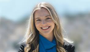 Ellie Ritter's Instagram, Twitter & Facebook