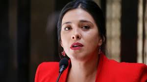 Trasladan esculturas del Palacio Vergara al Congreso por reconstrucción del  edificio